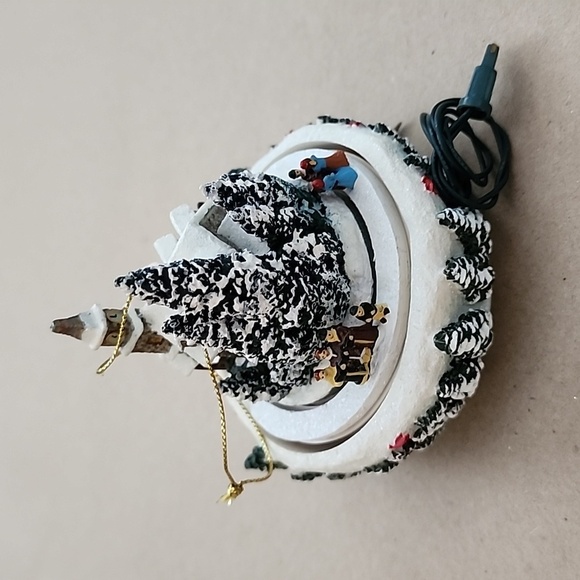 2006 Thomas Kinkade Holiday Celebrations Illuminated Holiday Ornament - Picture 5 of 7